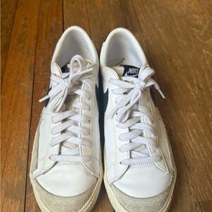 Nike Men's White and Black Sneakers